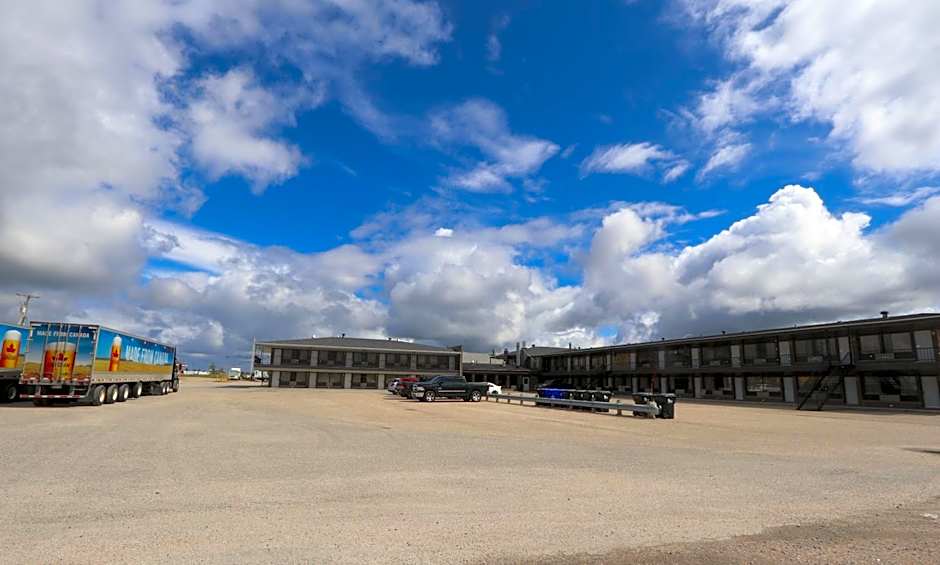 Super 8 by Wyndham Hearst ON