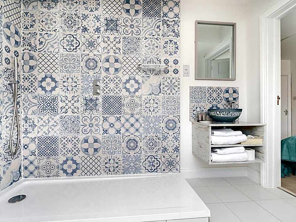 Pike and Eel Hotel and Marina