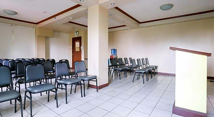 OYO 210 Apple Tree Suites