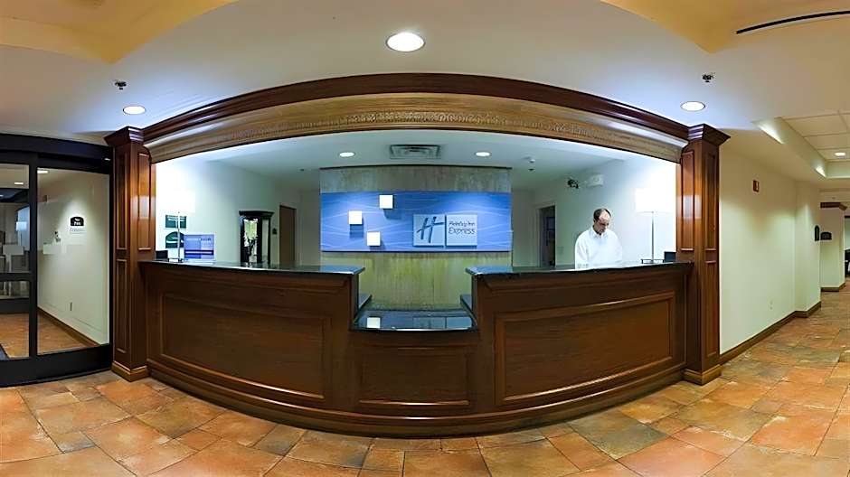 Holiday Inn Express Hotel & Suites Clearwater North/Dunedin By IHG