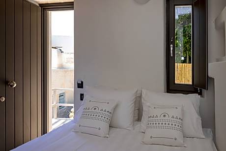 Cocoon Room Private Patio