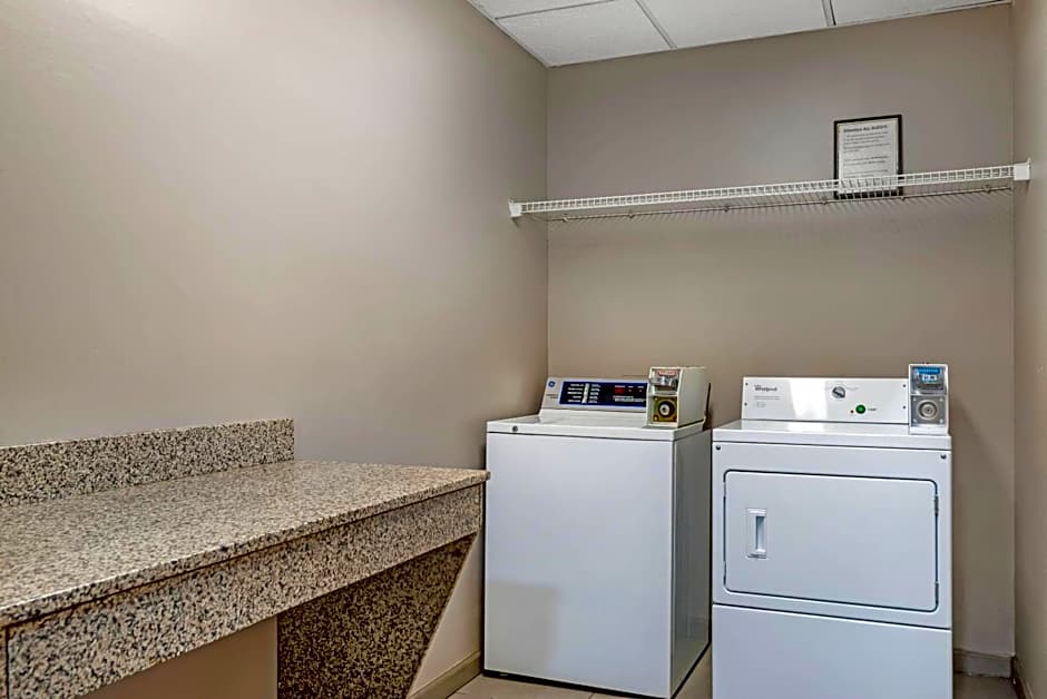 Country Inn & Suites by Radisson, Hiram, GA