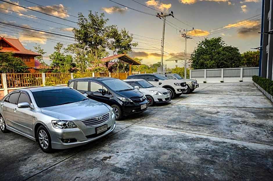 The charlotte smart hotel lopburi