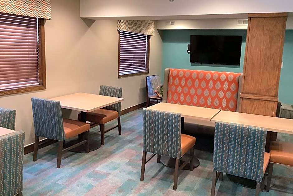 Super 8 by Wyndham Lincoln West