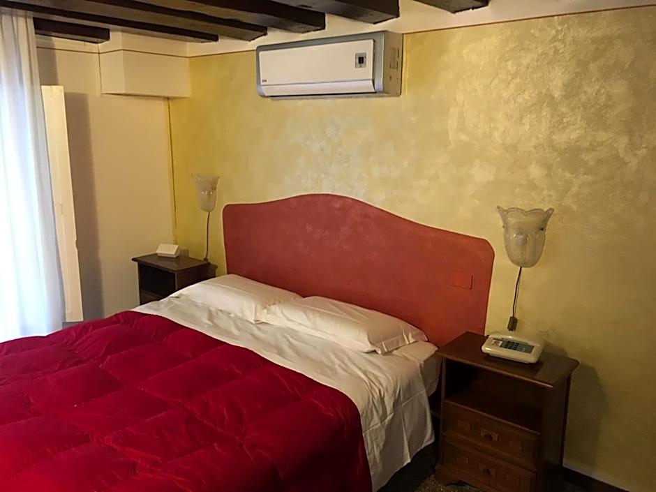 Palazzo Lion Morosini - Check in presso Locanda Ai Santi Apostoli