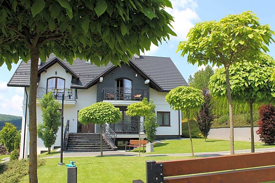 Jaworina- Apartamenty, Domki i Pokoje