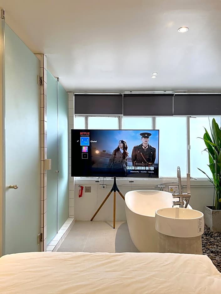 Chatel Samyan - Self check-in