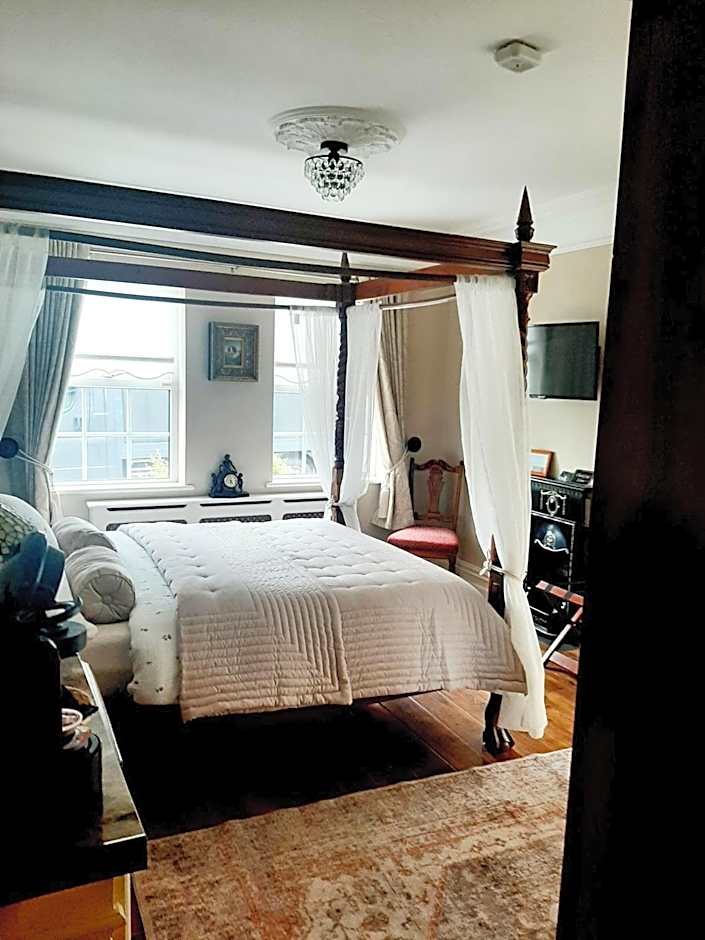 Riverside Lodge