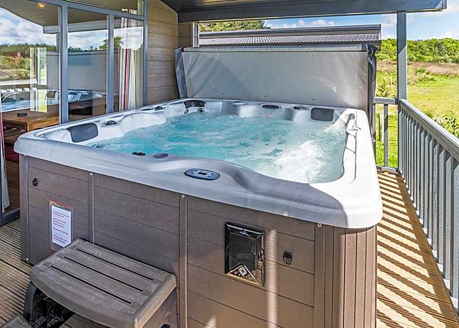 Woodhall Country Park Lodges