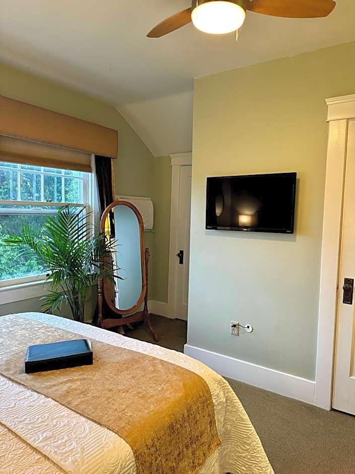 Bayberry Inn B&B and Oregon Wellness Retreat