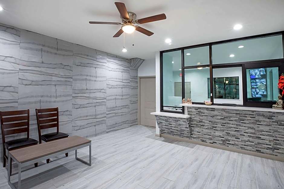 Super 8 by Wyndham Humble/Houston