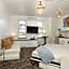 Independence Square 310, Chic, Remodeled Studio w/ Great Location in Aspen, A/C, & Kitchenette