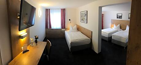 Basic Triple Room with Shared Bathroom