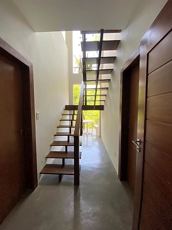 Casa com Piscina, 3 Suites, sala de estar e cozinha completa