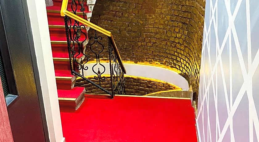 RENOVA OLD CiTY HOTEL