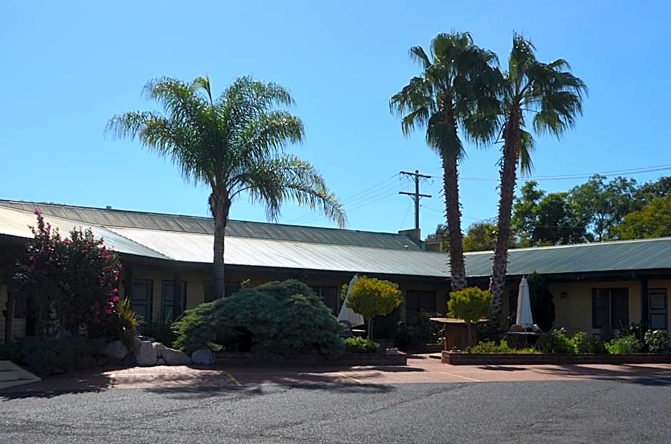 Ten Dollar Town Motel