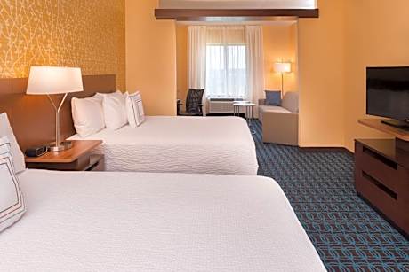 Queen Suite with Two Queen Beds, Bathtub and Sofa Bed - Mobility Access/Hearing Accessible