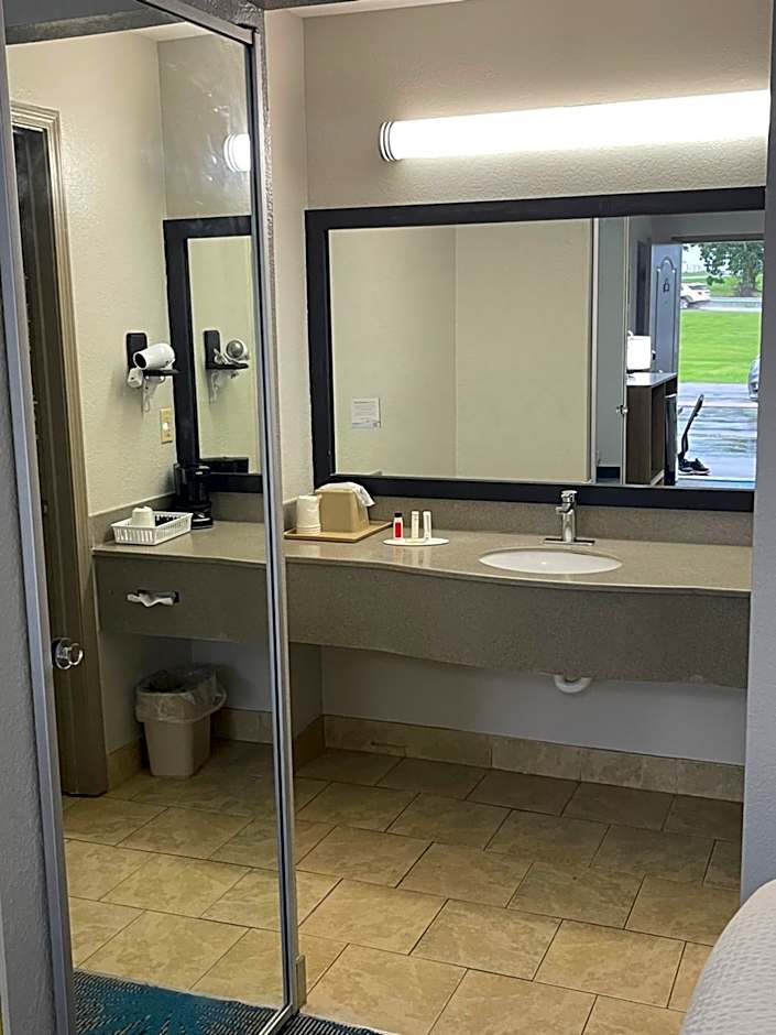 Days Inn by Wyndham Savannah