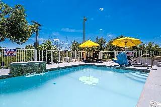 Studio Z Extended Stay Hotel & Lounge
