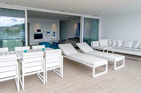 Serenity Lago 2 bedroom Suite with jacuzzi and sea view