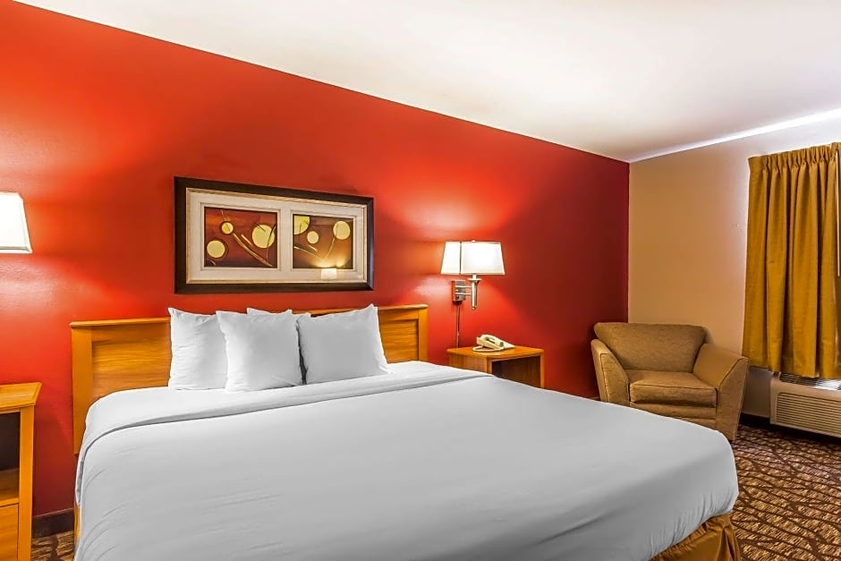 Quality Inn & Suites Chesterfield Village