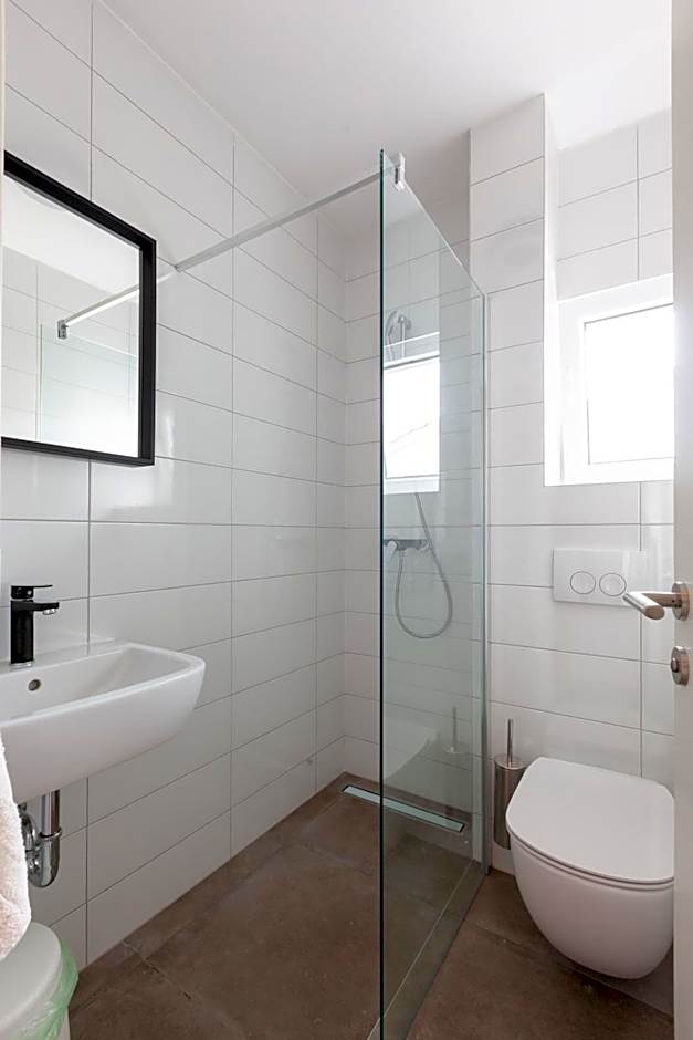 SUBTUB Hostel Makarska