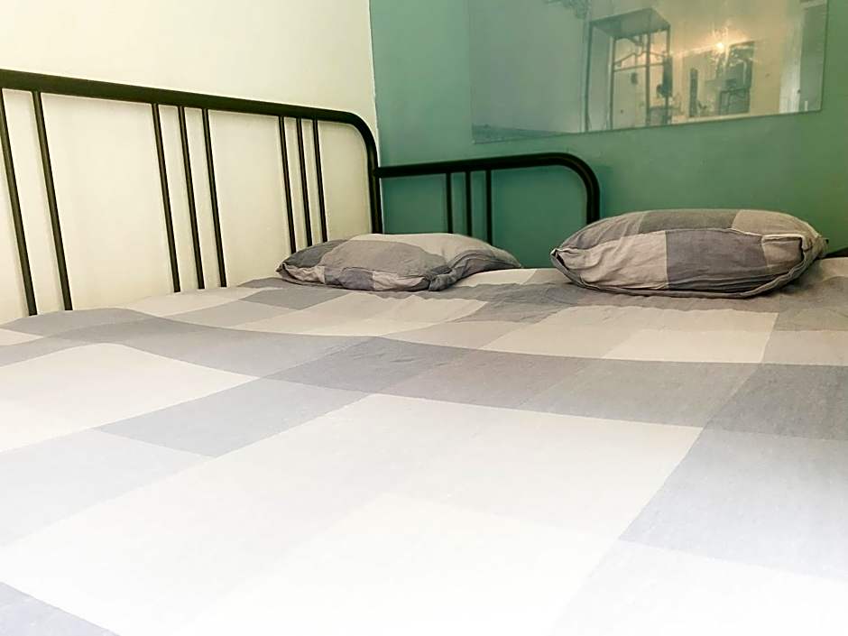 Capstay famars & Netflix