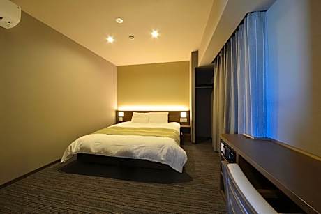 King Room with Shower - Non Smoking - No Daily Cleaning