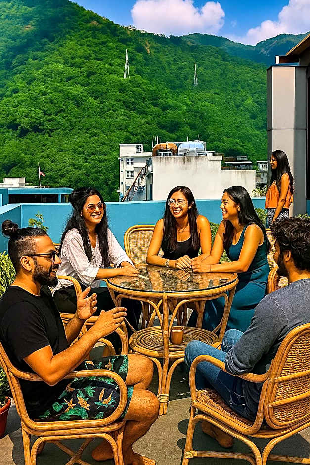 The Blue Jay Hostel - Dorms & Rooms Hotel