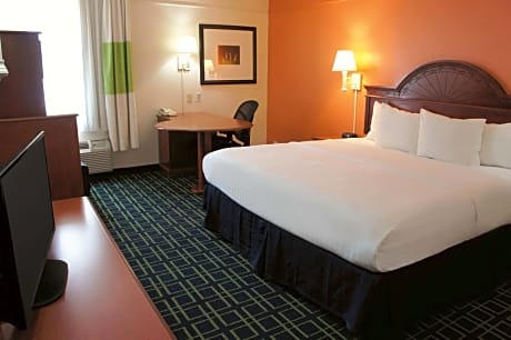 La Quinta Inn & Suites by Wyndham Tulsa Central