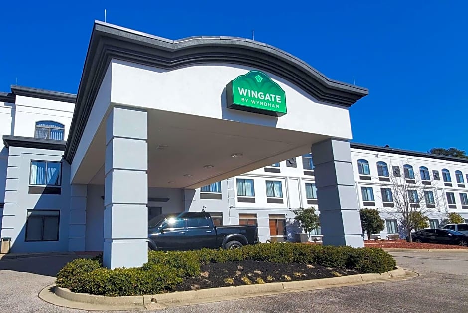 Spark by Hilton Tupelo