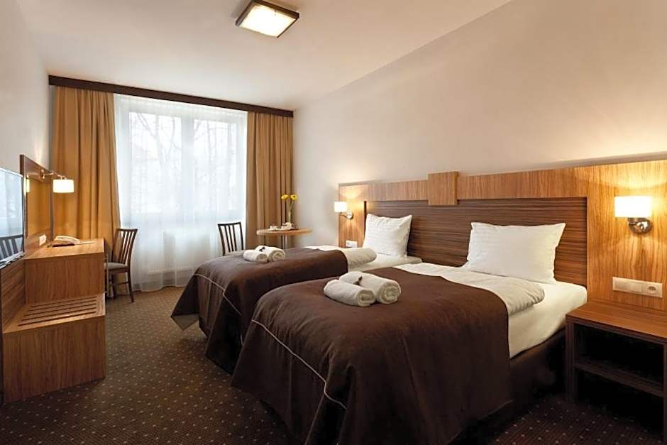 Photo 1 of 7 of Single Room