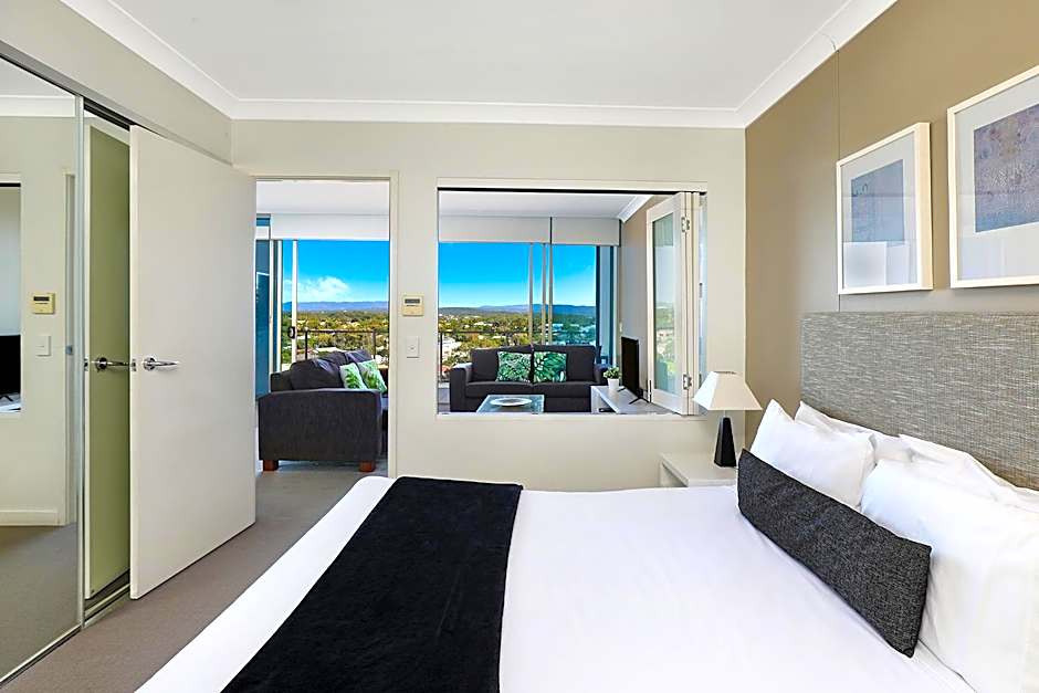 Silvershore Apartments on the Broadwater