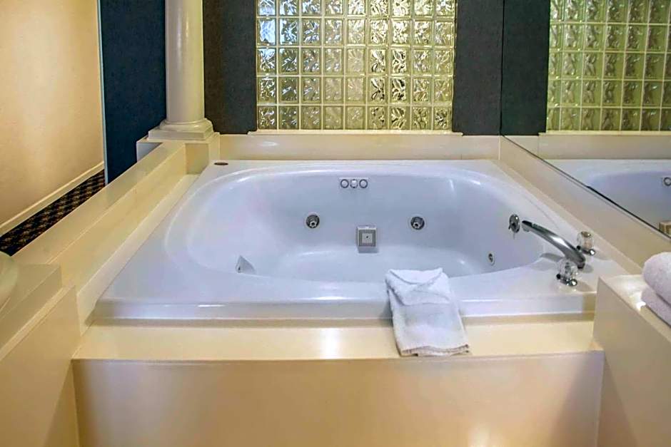 Quality Inn and Suites St Charles -West Chicago