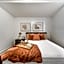 Stunning Modern Suite - King Bed - Free Parking & Netflix - Fast Wi-Fi - Long Stays Welcome