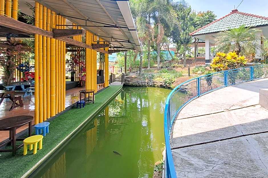 Papa Kana Farm Mitra RedDoorz At Pacet Mojokerto