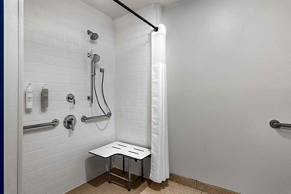 Spark by Hilton Fredericksburg Southpoint