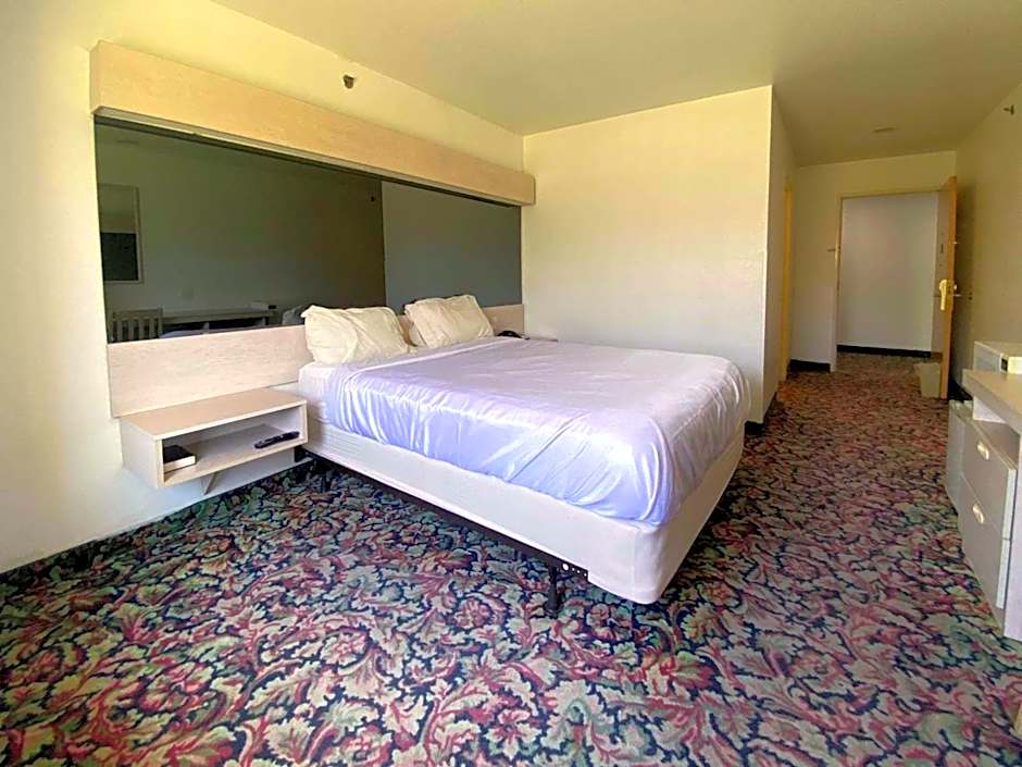 Motel 6 McAlester OK - South