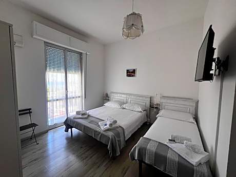 Triple Room with Sea View