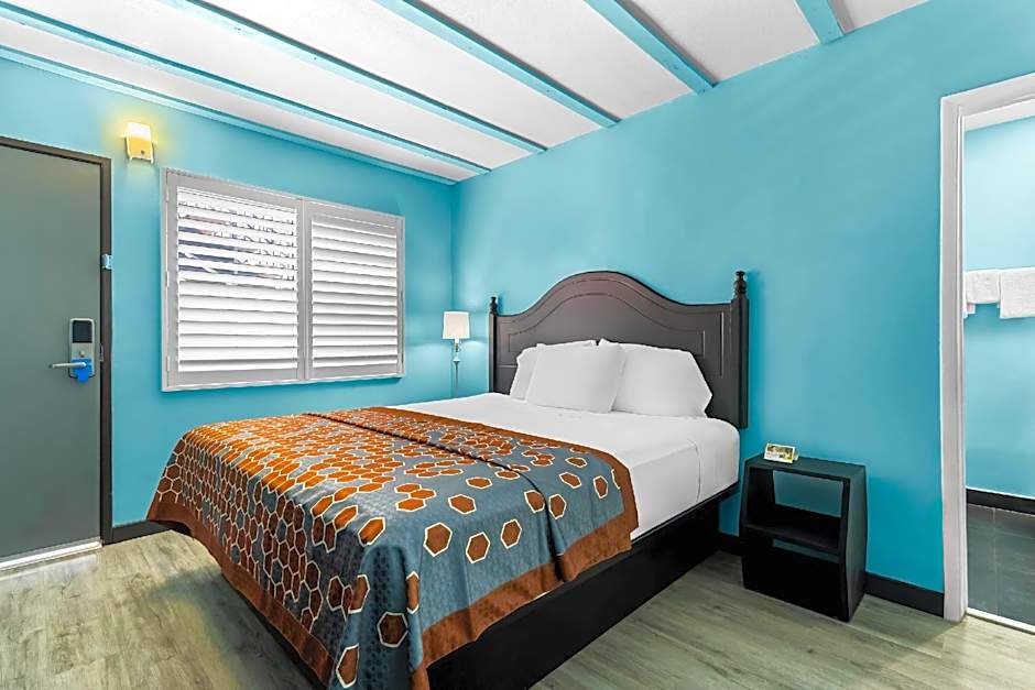 Rodeway Inn & Suites North Hollywood Burbank Airport - Universal Area