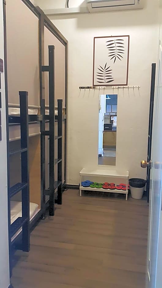 Foto 1 de 5 de Bunk Bed in Mixed Dormitory Room