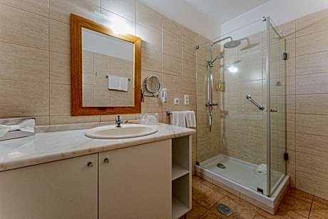 one bedroom apartment side sea view 3 adults