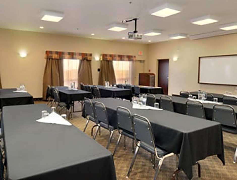 Ramada by Wyndham Weyburn