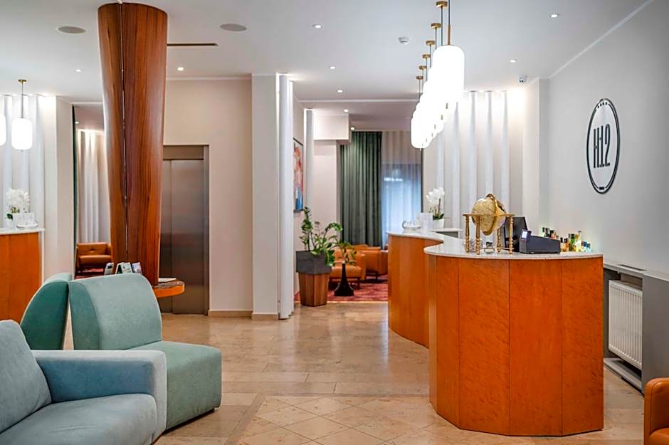 Hotel H12