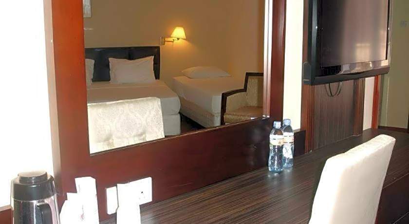 Devon Hotel