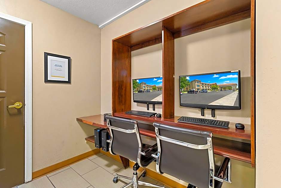 Comfort Inn & Suites Lancaster Antelope Valley