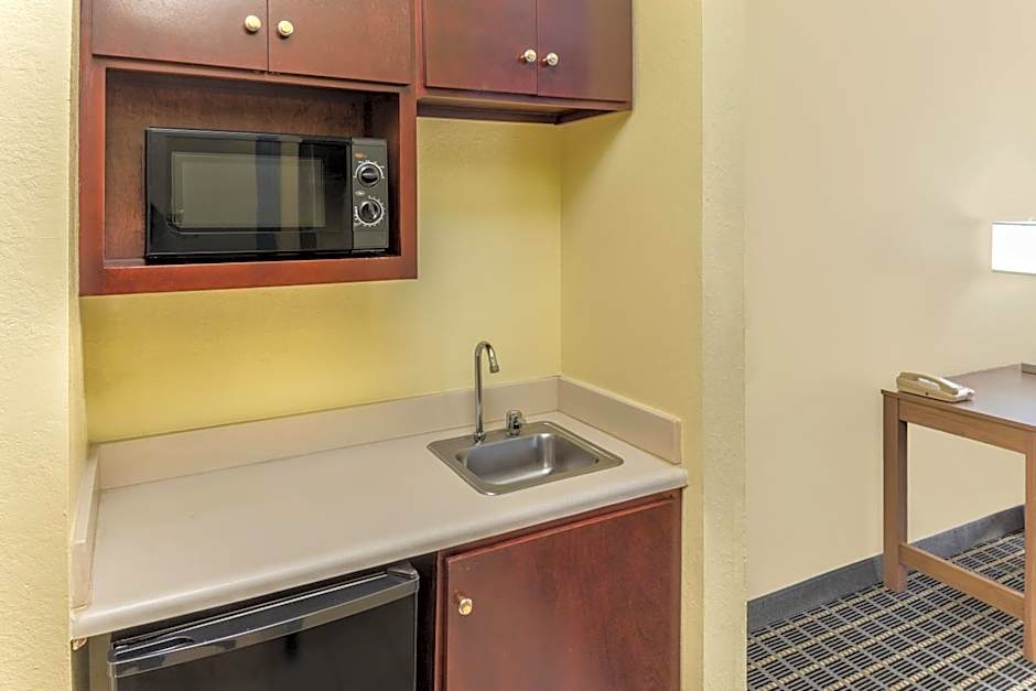 Days Inn & Suites by Wyndham Union City