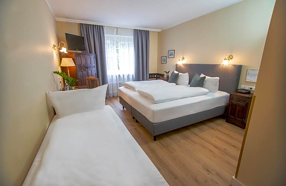 Hotel Altmünchen by Blattl
