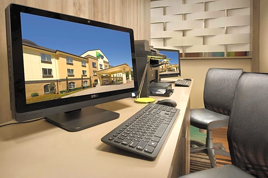 Holiday Inn Express & Suites DFW Airport - Grapevine, an IHG Hotel