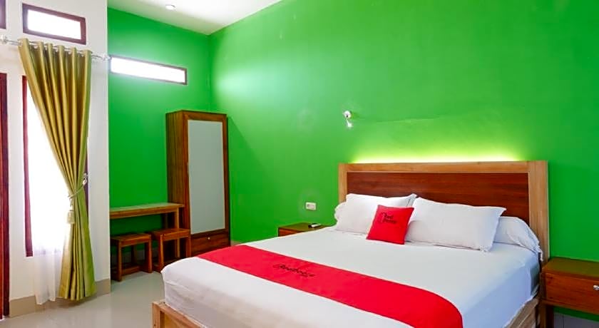 RedDoorz near Taman Makam Pahlawan Tatura